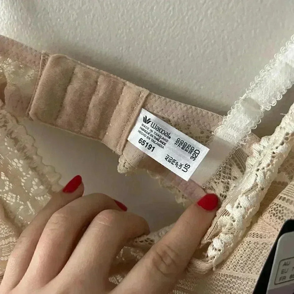 NWT Wacoal Embrace Lace Underwire bra 32D - Picture 4 of 5